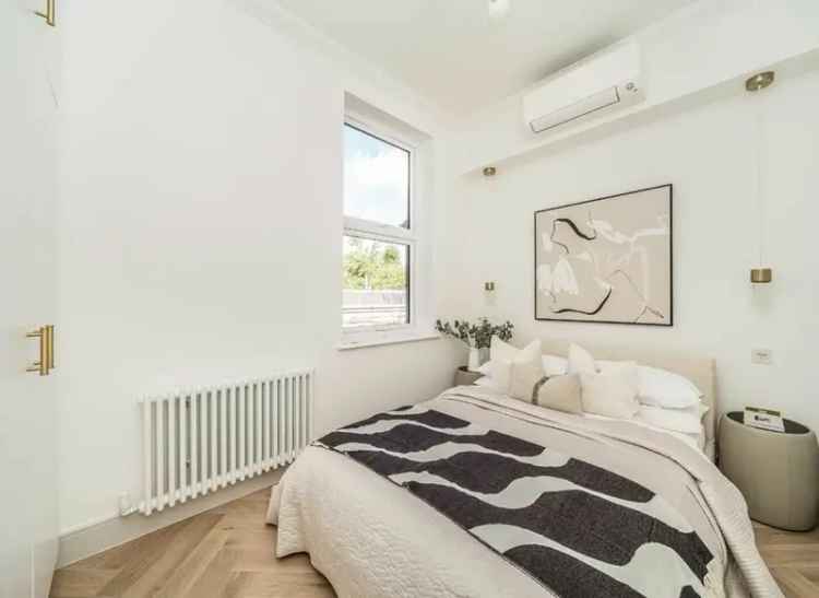 Two-Bedroom Apartment near Hampstead Heath