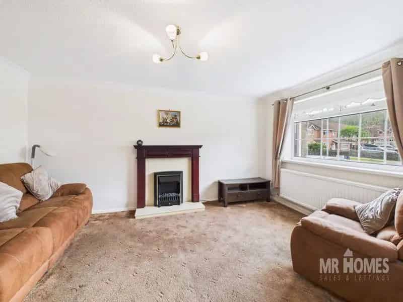 3 Bed Link Detached House For Sale
