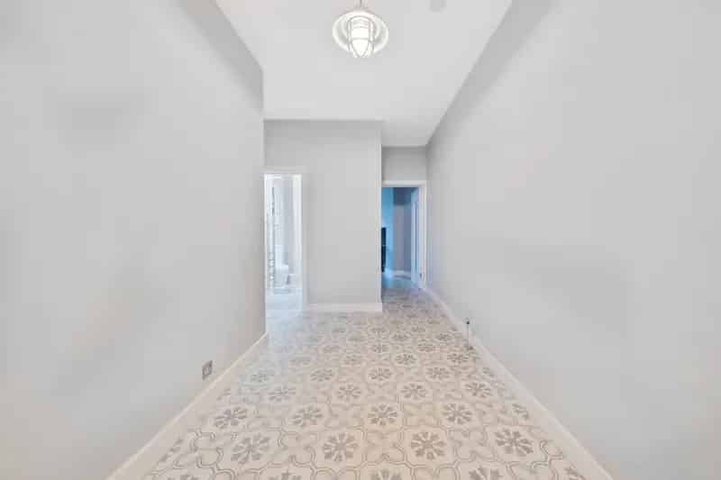 Spacious 2-Bed Flat near Hammersmith Broadway Station