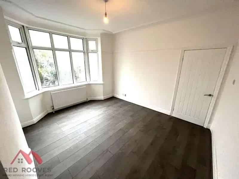 3 Bed Semi-Detached House For Sale