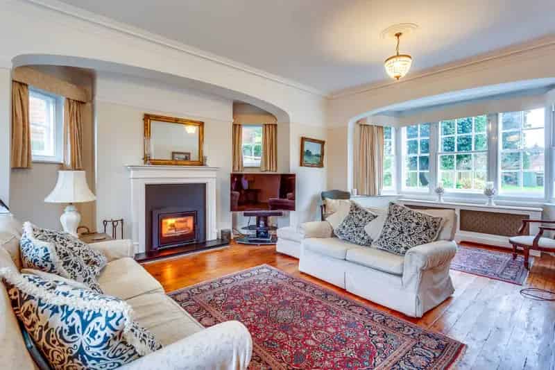 5 Bedroom Detached House Caversham Heights