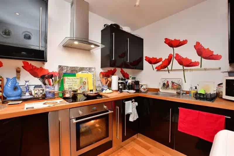 2 Bedroom Flat for Sale Town Centre Location