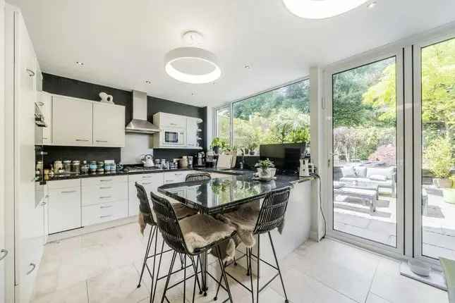 5 Bedroom Family Home Somerset Road London SW19