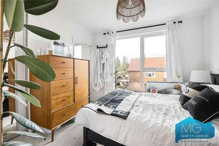 2 bed flat for sale