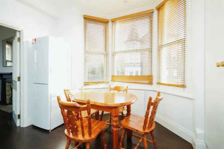 Two Bedroom Ground Floor Apartment with Garage and Communal Gardens