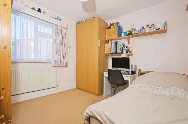 2 Bedroom Ground Floor Maisonette Near Amenities