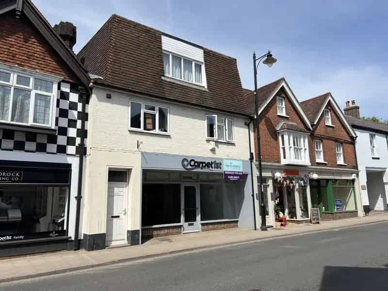 Freehold Retail Unit & Three-Bedroom Maisonette in Midhurst