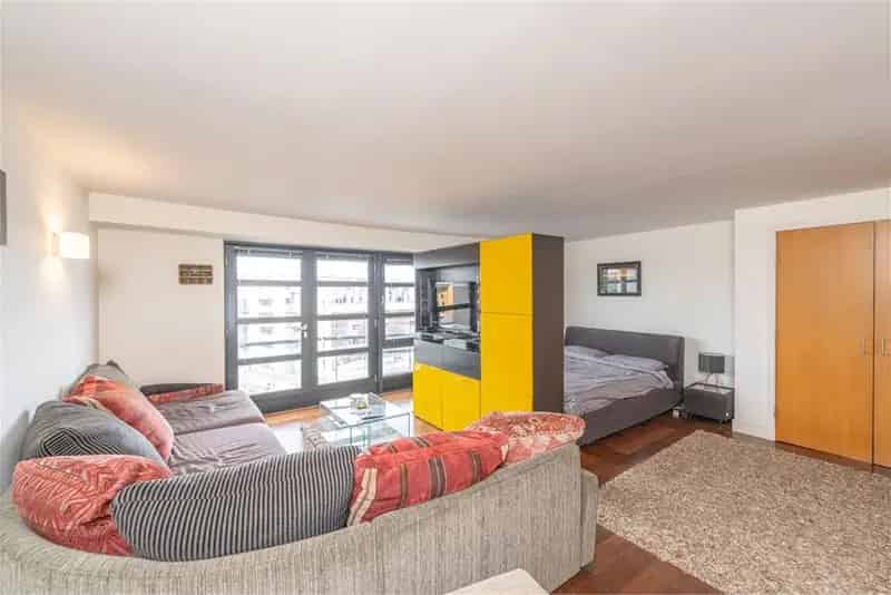 Edinburgh Shore Studio Flat - Modern Living in a Prime Location