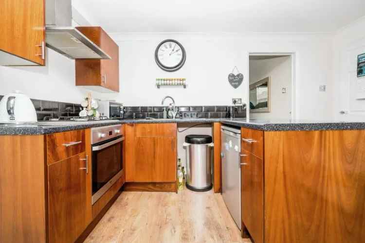 Two Bedroom Ground Floor Maisonette Near Bellgate Shops
