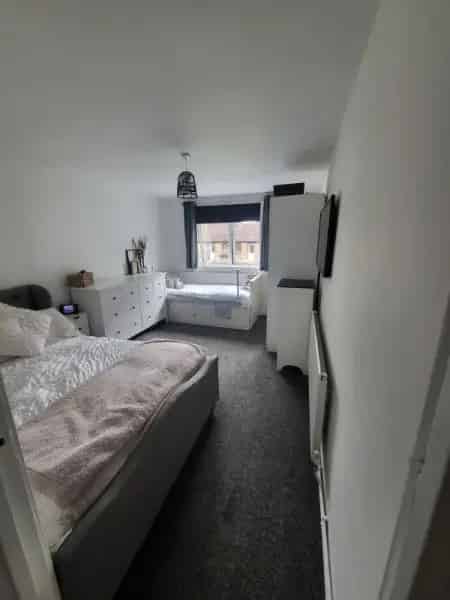 1 Bed Ground Floor Flat Stevenage Large Bedroom Lounge Parking