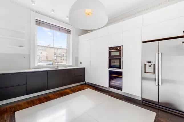 Three Bedroom Flat for Sale in Queen's Gate Terrace SW7