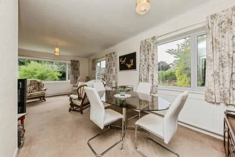 Detached Bungalow with Annex Large Garden and Pond