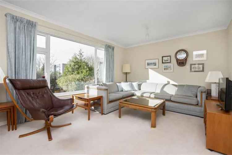 4 Bed End Terrace House with 1 Reception Room