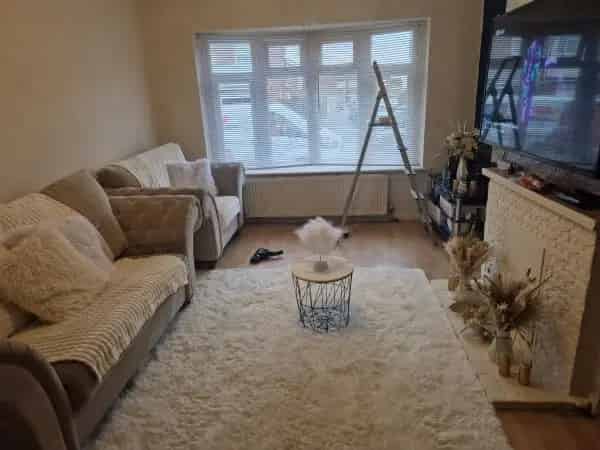 Spacious 3-Bed House Canvey Island Large Family Home Near Amenities