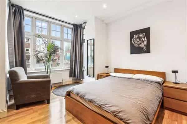 One Bedroom Flat for Sale in Queenstown Road London