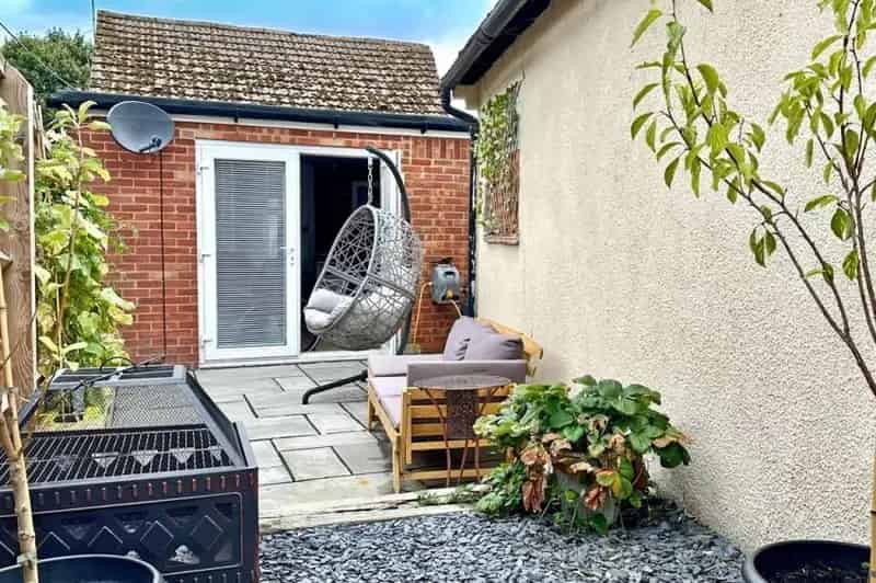 2 bed house for sale