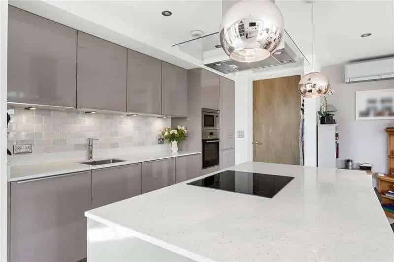 2 Bed Flat for Sale Raynes Park