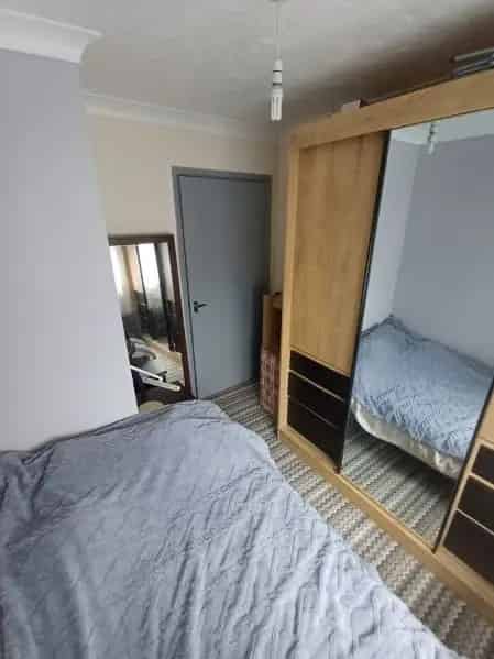 2 Bed Flat Near City Center