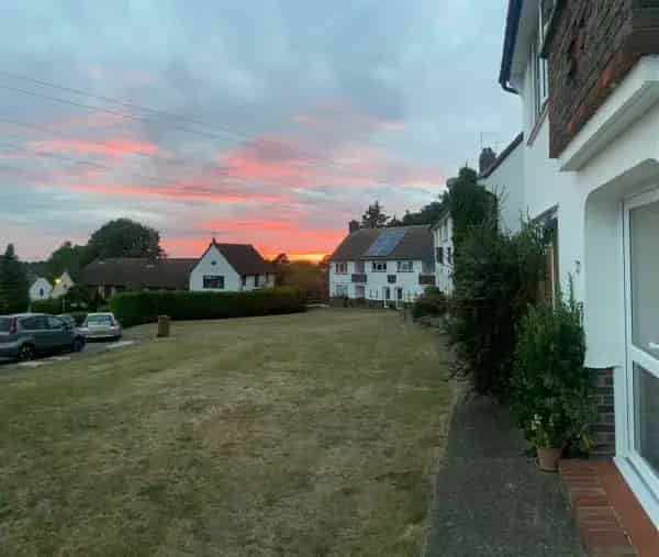 2 Bed House with Private Garden Near Epsom Downs