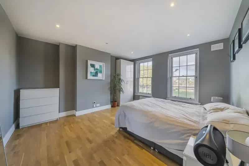 3 Bedroom Split Level Flat Near Clapham North Brixton