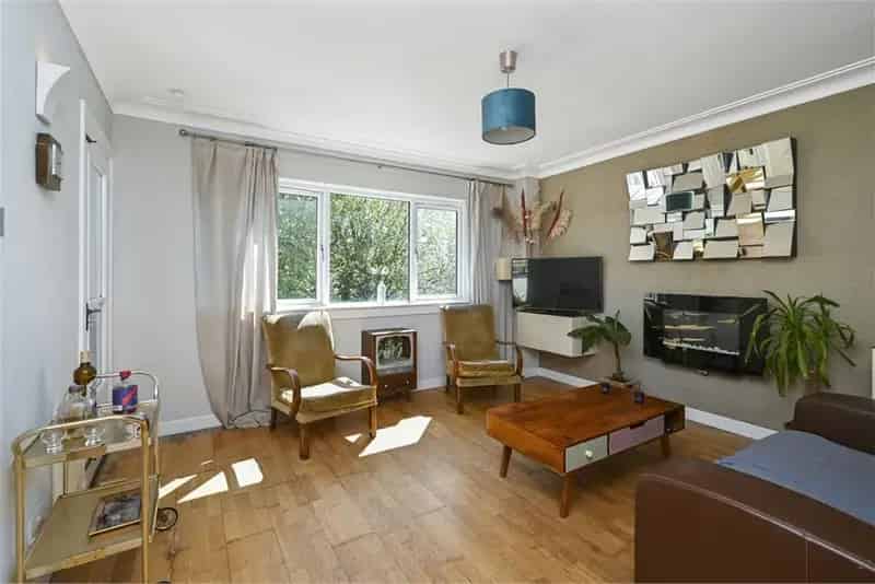 3 Bed Flat Second Floor 1 Reception Room Trinity