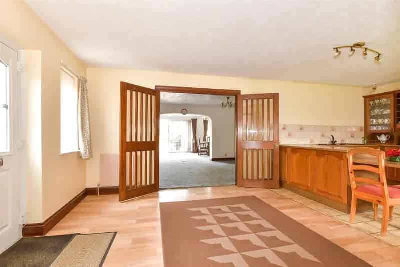 4 Bedroom Detached House for Sale Near Beach