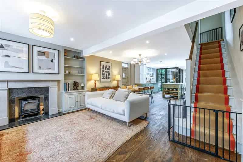 4 Bedroom End of Terrace House to Rent