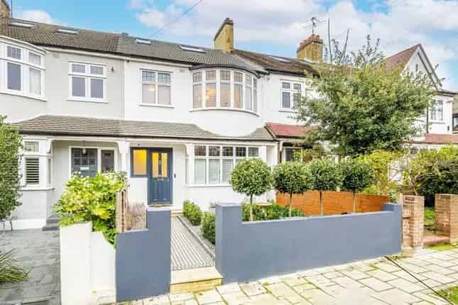 Four Bedroom Family Home in Abbeville Village