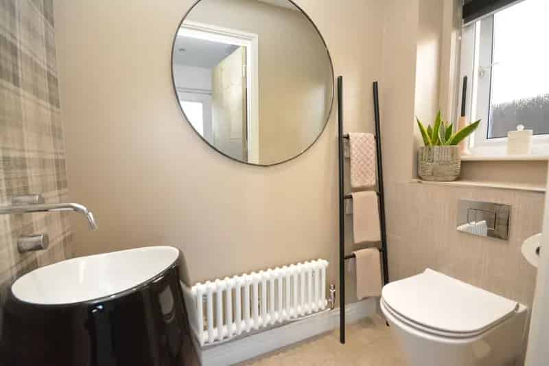 Luxury Detached Villa with Landscaped Gardens and Flexible Family Accommodation