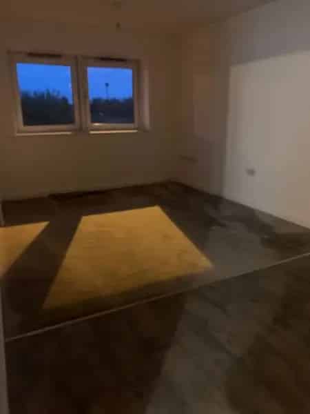 2 Bed Flat Near Town Centre with Underground Parking