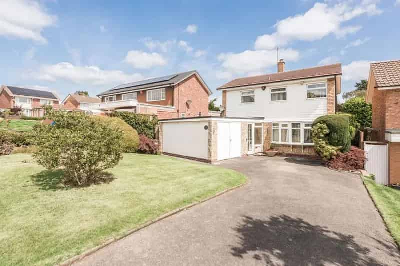 3 Bedroom Detached House for Sale in Wylde Green