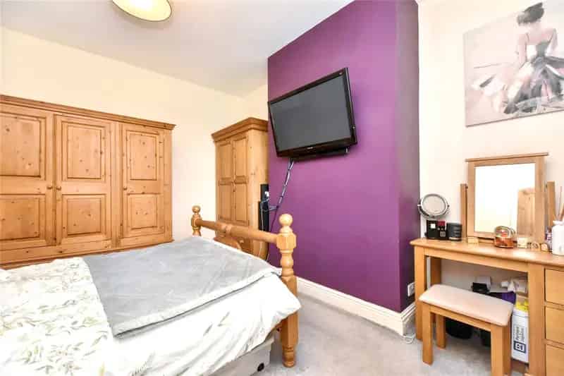 Four Bedroom Terrace House with Bramley Park Views