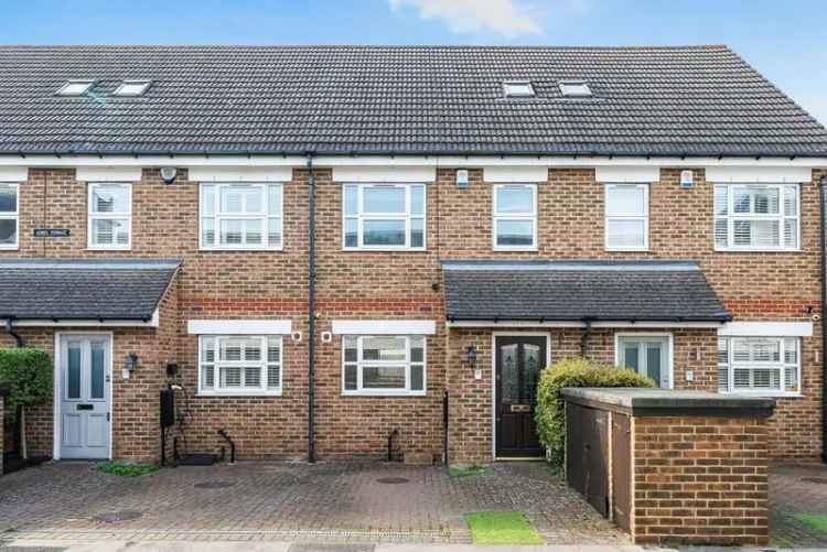 Three Bedroom Townhouse Near West Wickham High Street and Station