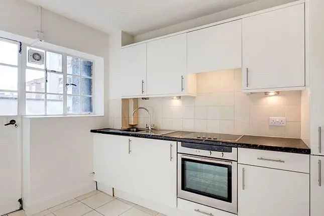 Flat to rent in Pelham Court, 145 Fulham Road, South Kensington, London SW3