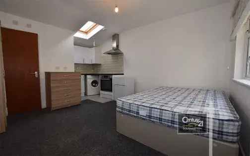 1 Room Studio Flat Southampton Near University