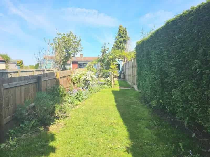 2 Bed Cottage Berkeley - Character Filled Home with Garden and Parking