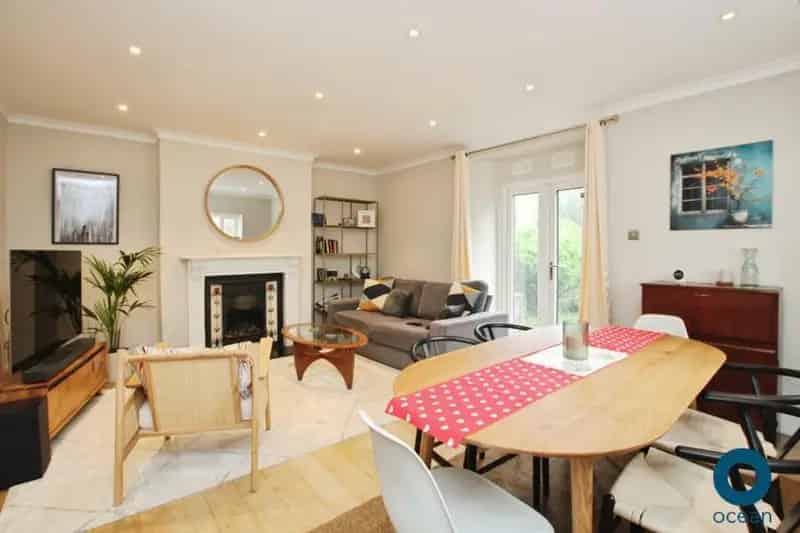 2 Bedroom Apartment in Cotham