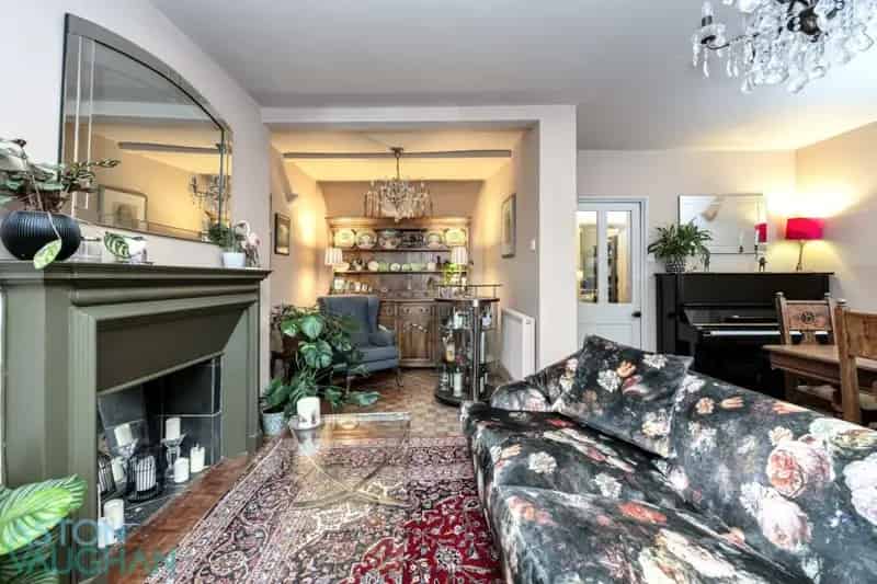 3 Bedroom Apartment for Sale - Elegant Living