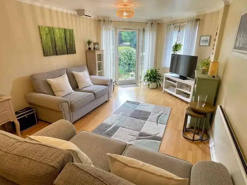 2 Bedroom Apartment House to Rent