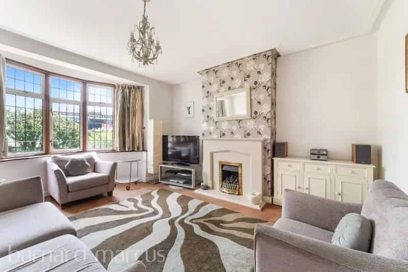 Spacious 3-Bedroom House in Wallington