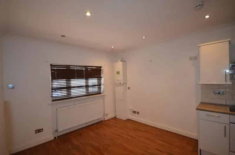 2 Bedroom Flat To Let - 528 SQ FT - Available Now