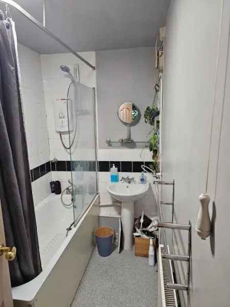 4th Floor 1 Bed Flat East End City Views Excellent Transport