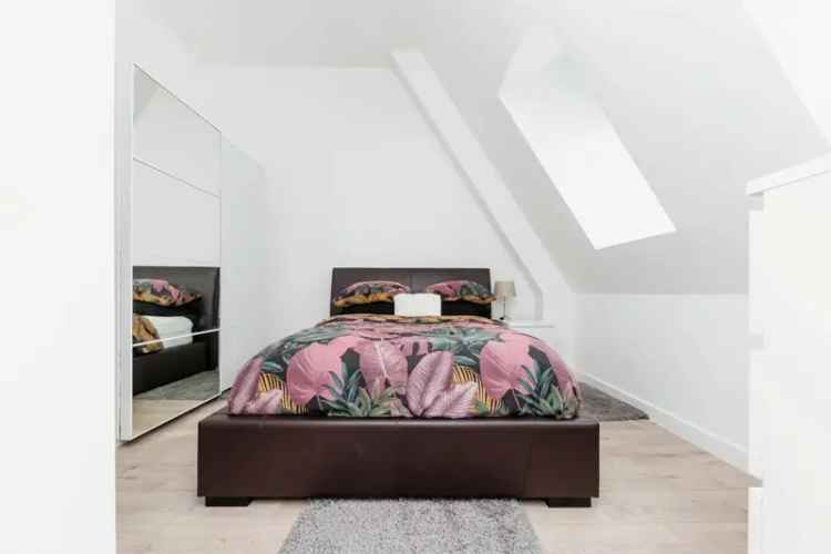 Stunning Top Floor Apartment Near Stevenage Station