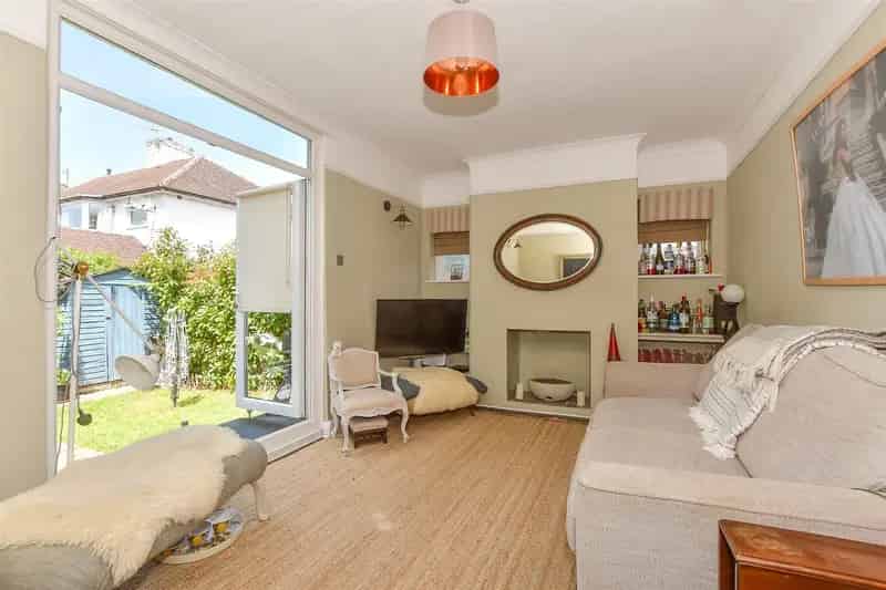 4 Bedroom Semi-Detached House For Sale Canterbury