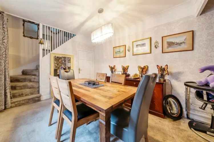 Grantham Town Centre Grade II Listed Townhouse - Five Bedrooms