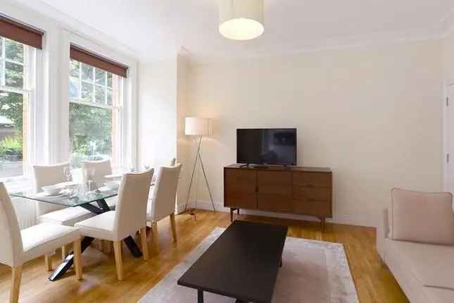 Flat to rent in Hamlet Gardens, Ravenscourt Park, London W6