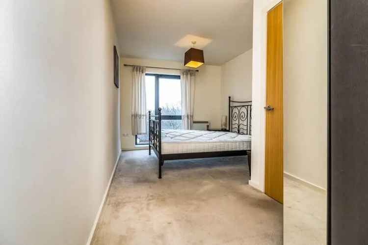 2 Bed Flat to Rent Salford M5 - Furnished Apartment with Parking