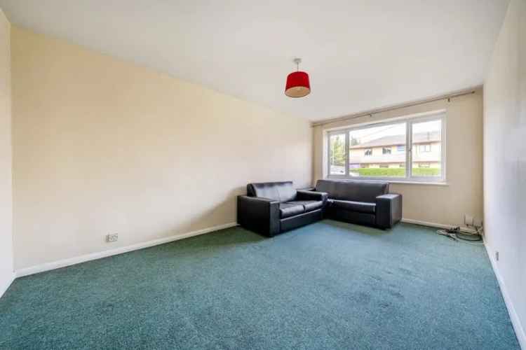 Two Double Bedroom Ground Floor Maisonette Near Town Centre