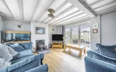 4 Bed Family Home Near School and M5
