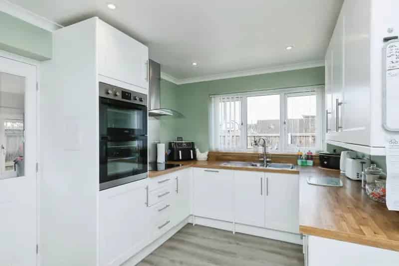 3 Bed Detached Bungalow Mattishall Modern Spacious Garden Garage Solar Panels